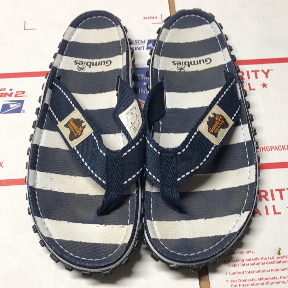 Gumbles flip flops size 8 Women